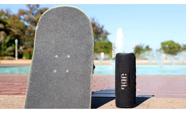 اسپیکر بلوتوثی قابل حمل 30 وات 2 کاناله جی بی ال Flip 6