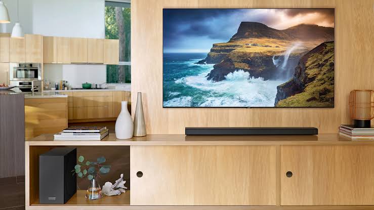 تلویزیون گیمینگ 4K هایسنس 65U8Q محصول 2025 تلویزیون گیمینگ 4K هایسنس 65U8Q محصول 2025