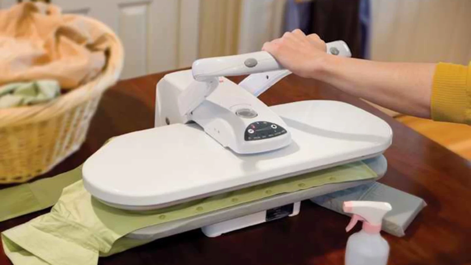 اتو پرس فوما 2200 وات لمسی FU-3480 مشکی و سفید