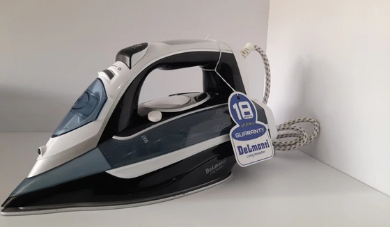 اتو بخار دستی 2200 وات دلمونتی DL925